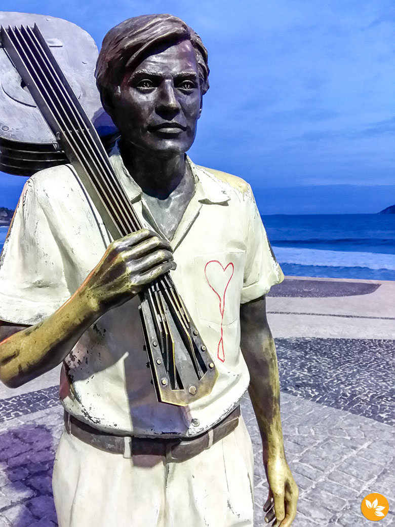 Estátua do Tom Jobim na orla de Ipanema