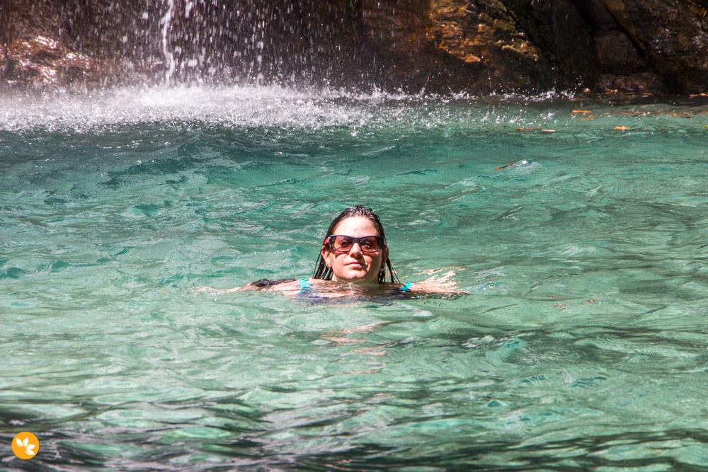 Amanda curtindo a Cachoeira Santa Bárbara